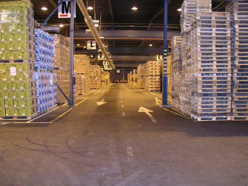 Warehouse storage aisle with palletized goods